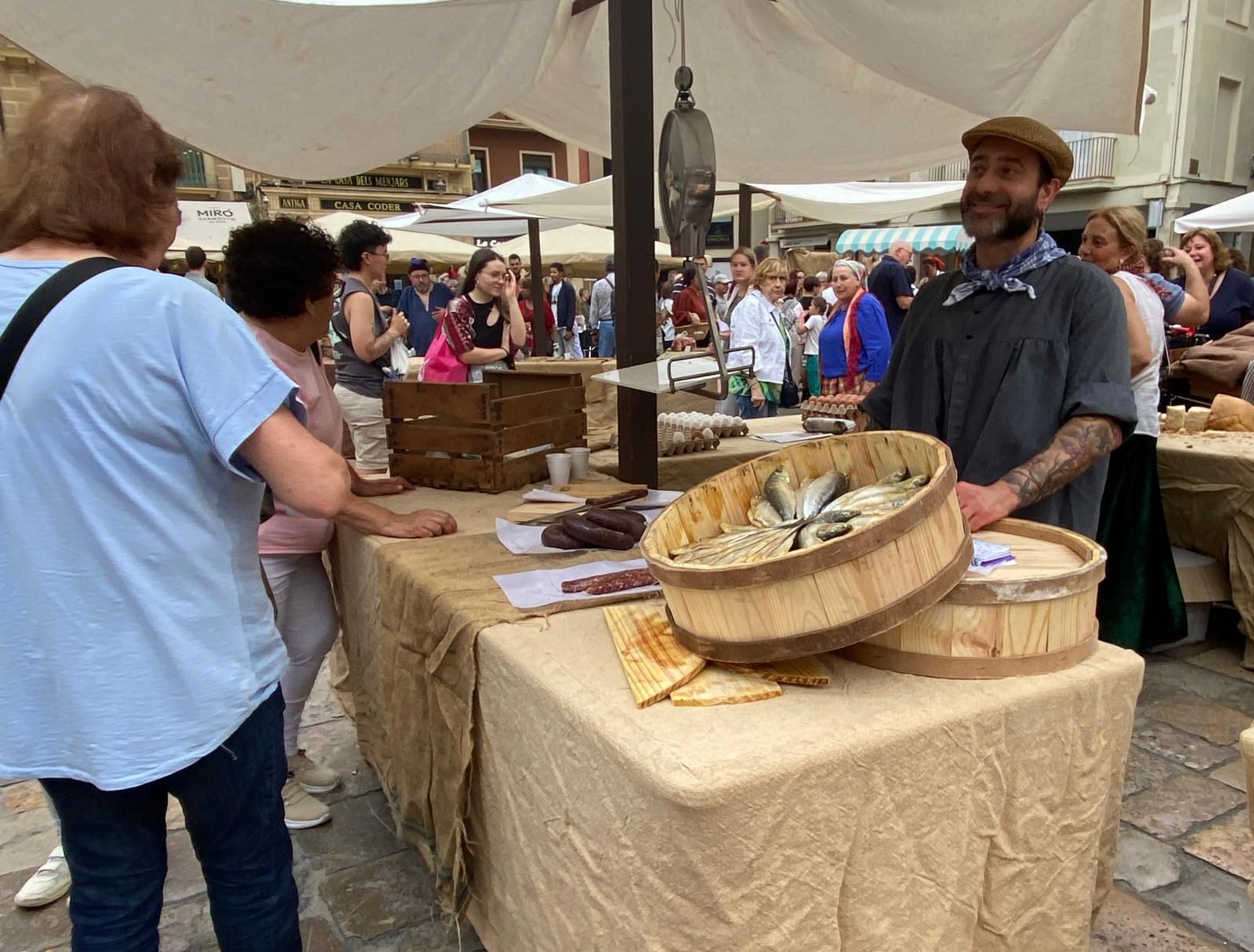 Imatge de la recreació històrica 'Mercat al Mercadal'