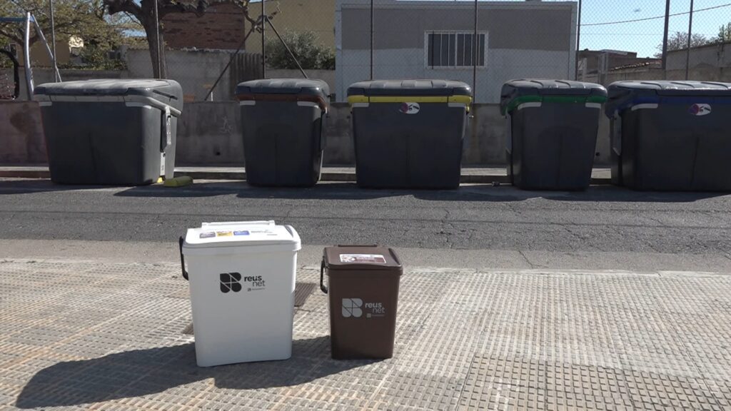 porta a porta del barri Montserrat