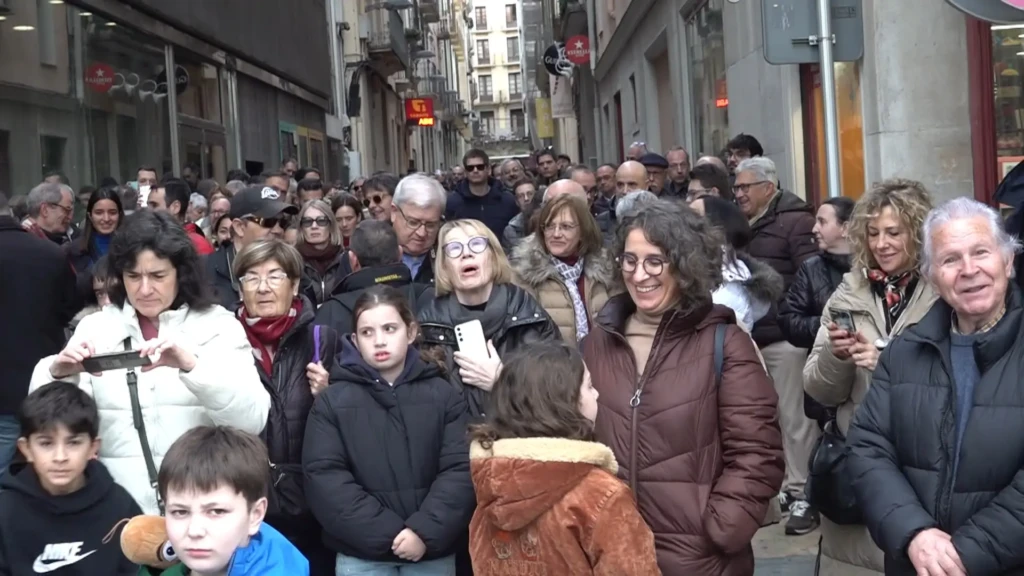 Gent observant el solstici a la Prioral de Reus'25