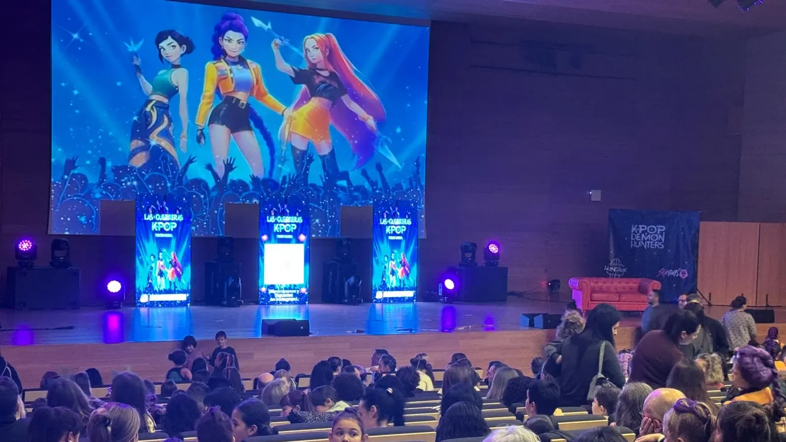 Les Guerreres K-pop actuen a Reus'26