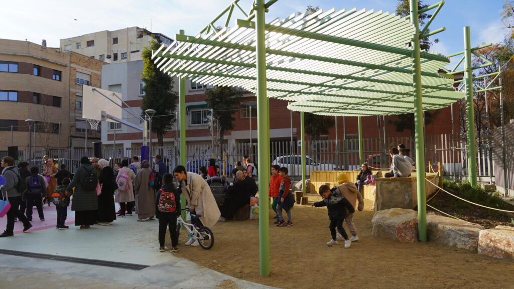 Inaugurat el refugi climàtic del pati de l'escola Pompeu Fabra