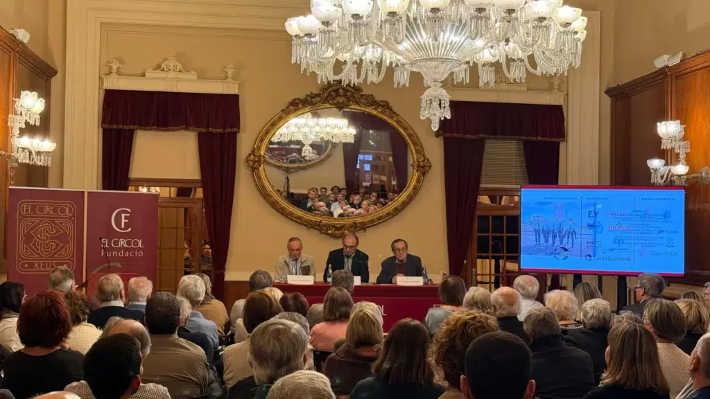 CESDA CELEBRA 25 ANYS FORMANT PILOTS A REUS