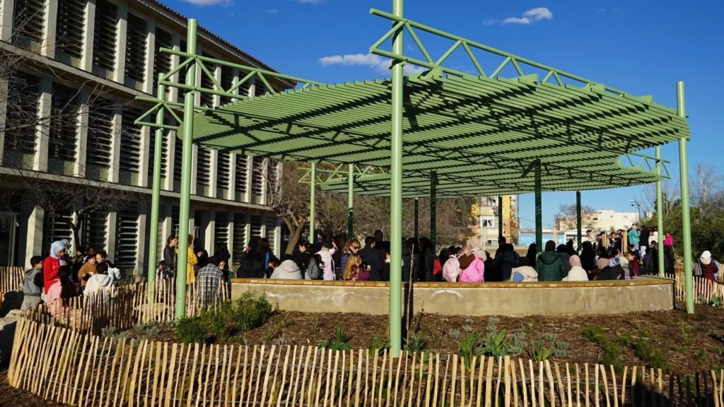 naugurat el refugi climàtic del pati de l'escola Marià Fortuny