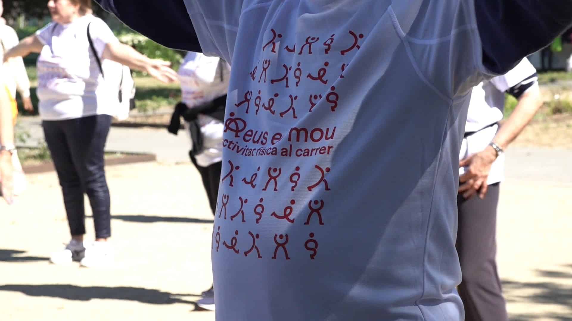 Samarreta del programa Reus es Mou durant una sessió d’activitat física al carrer