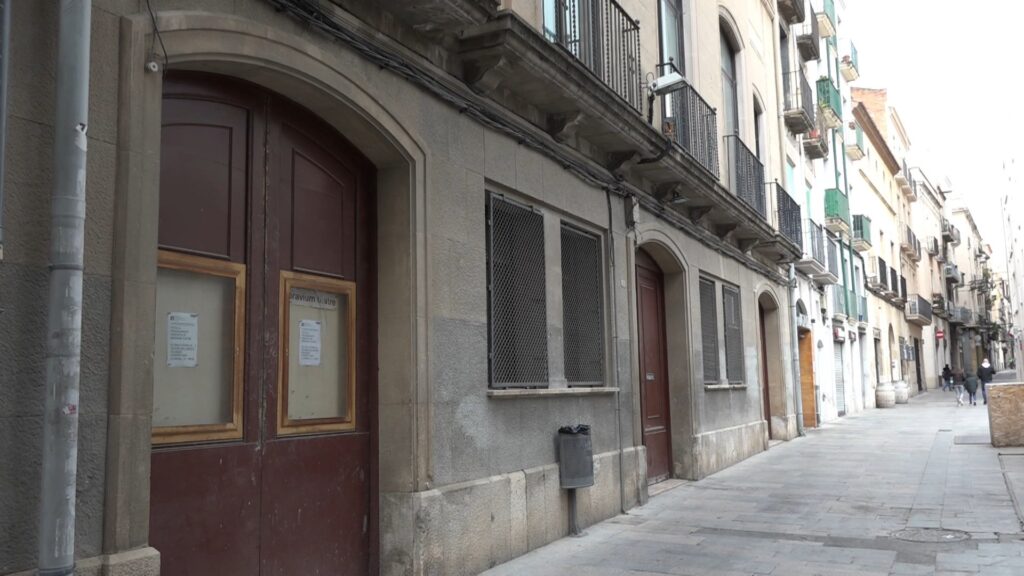 Façana del Bravium Teatre, tancat per obres
