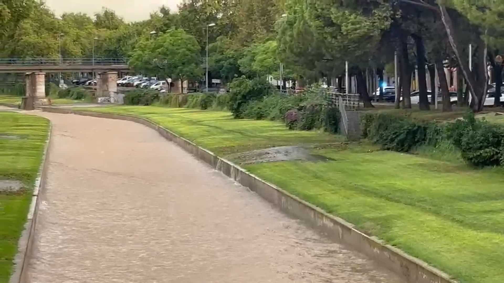 Una riera plena d’aigua després de les pluges, una imatge del risc d’inundacions