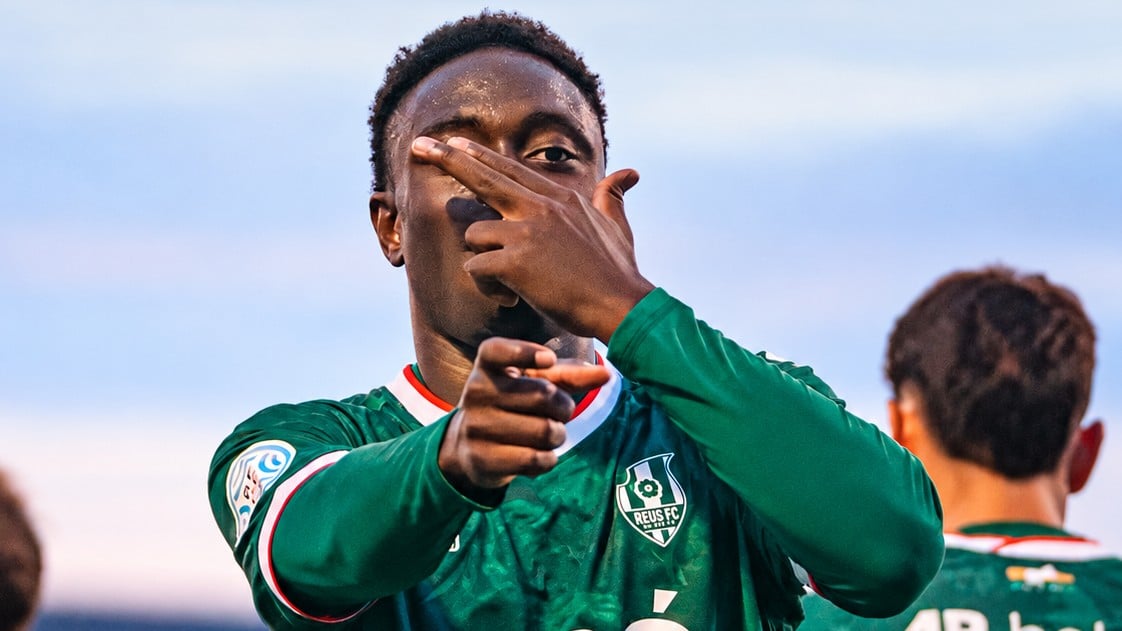 Alya Camara celebra el gol del Reus FC Reddis contra el Peña Sport a Tafalla