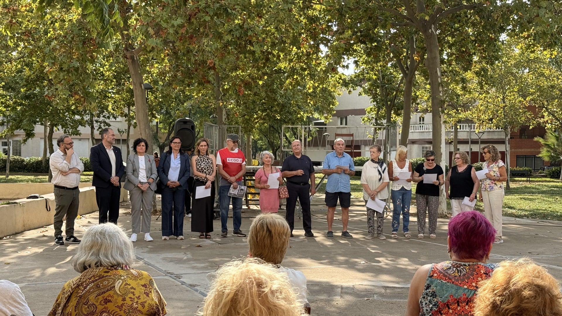 Lectura del manifest del Dia Internacional de les Persones Grans als jardins del Centre Cívic Mas Abelló de Reus