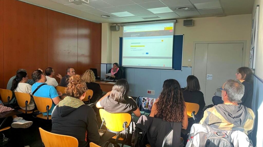 Sessió informativa per als participants en el recompte de persones sense llar a les instal·lacions de la Guàrdia Urbana de Reus