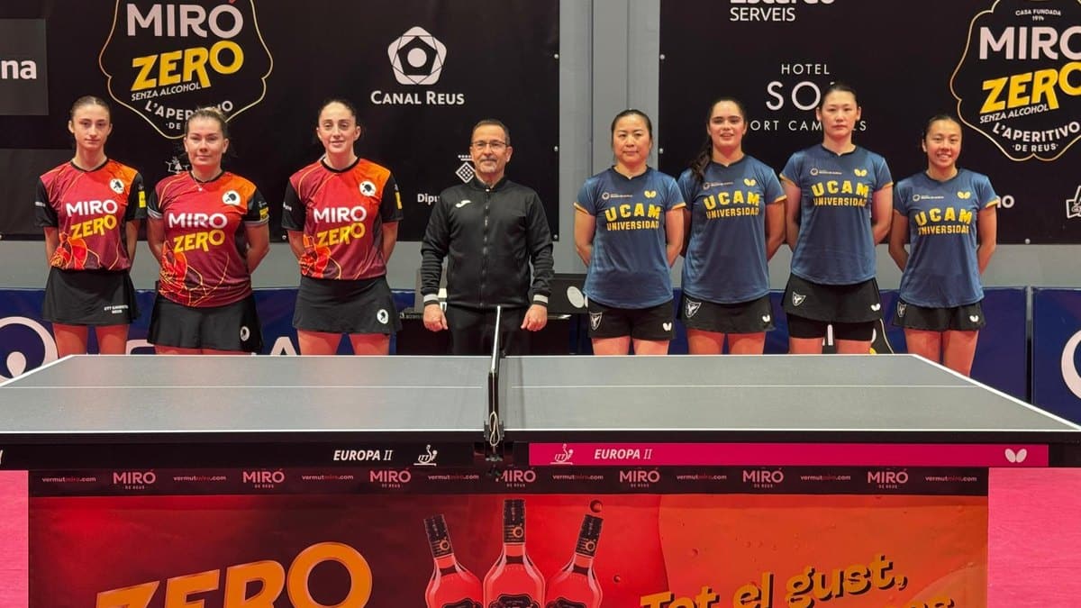 Les jugadores del Reus Ganxets i de l’UCAM Cartagena abans del partit a Reus