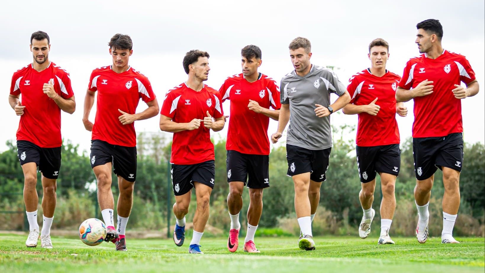 Jugadors del Reus FC Reddis corrent durant un entrenament