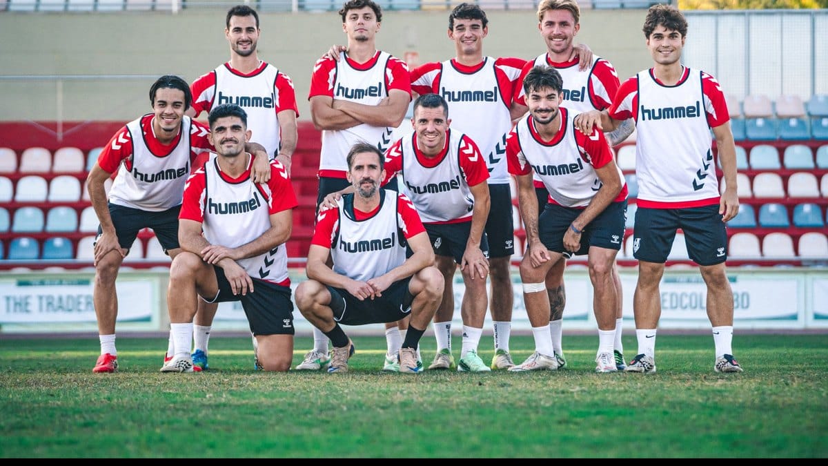 Jugadors del Reus FC Reddis posen durant un entrenament